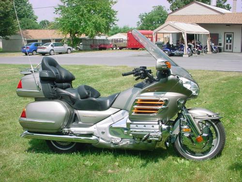 2002 Stream Silver Honda Gold Wing