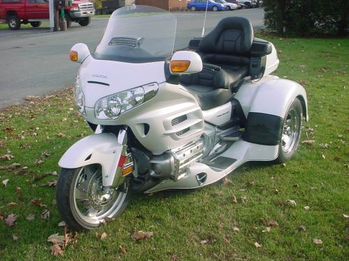 white pearl GL 1800 with auqa sheilds
