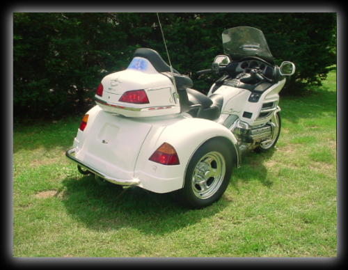 White 1800 Goldwing with Independent Suspension